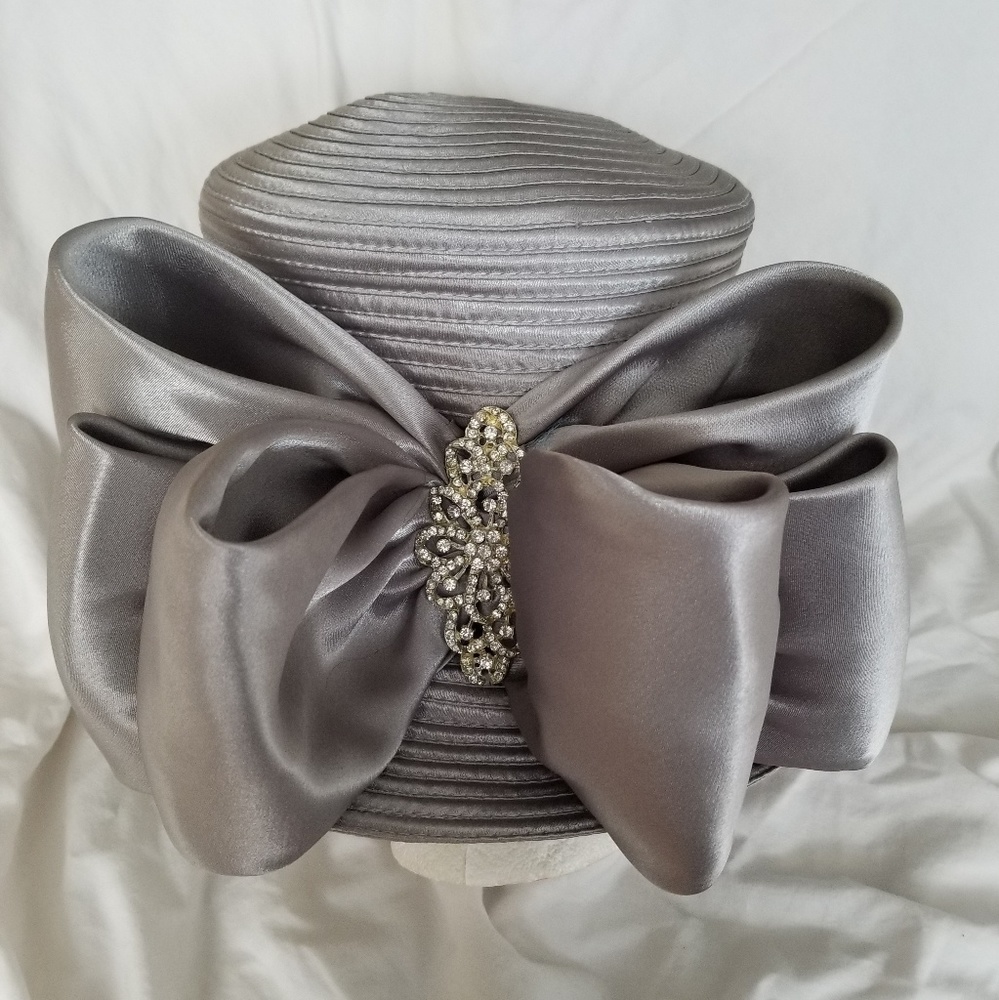 Gray hat